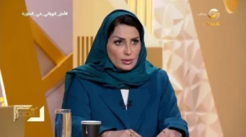 المديفر يسأل الدكتورة أمل الهزاني عن سبب كتابة مقالاتها باسم مستعار وردها بالفيديو